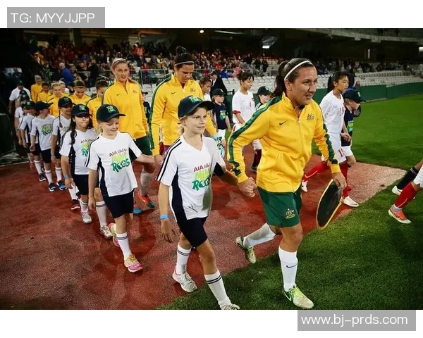 足球明星与主持人的精彩碰撞揭秘他们背后的故事与梦想