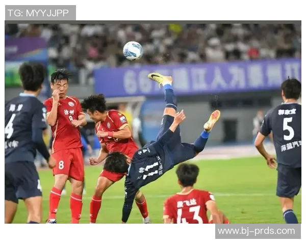 足球赛事与足球明星的精彩瞬间解析与背后故事分享